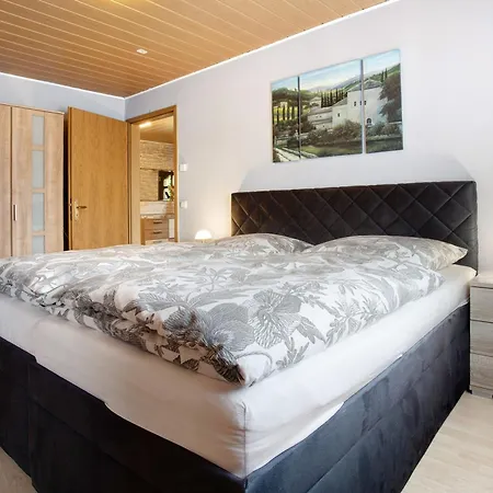 K Schroeder Apartman *